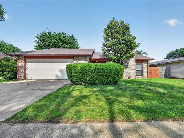 2705  Treeview Drive , Arlington Texas 76016