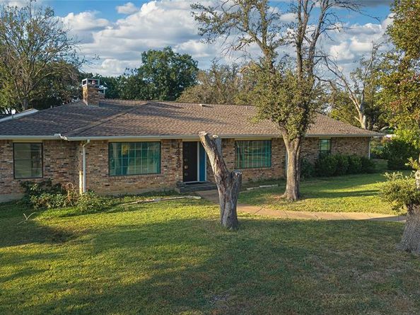 1413  British Boulevard , Grand Prairie Texas 75050