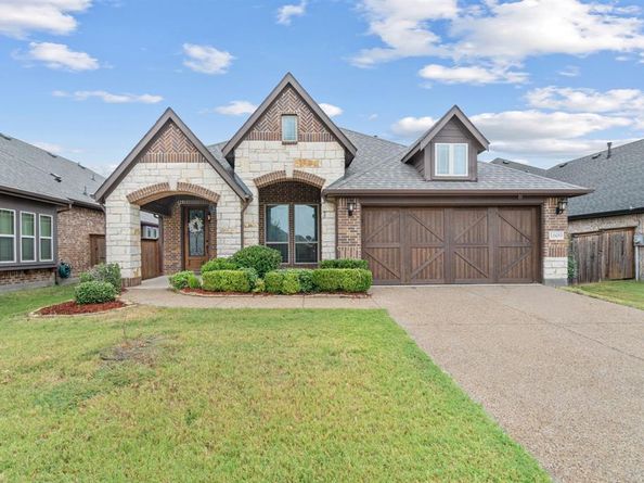 1609  Emerald Tree Place , Aubrey Texas 76227