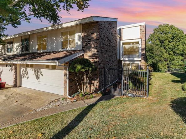 2945  Country Place Circle , Carrollton Texas 75006