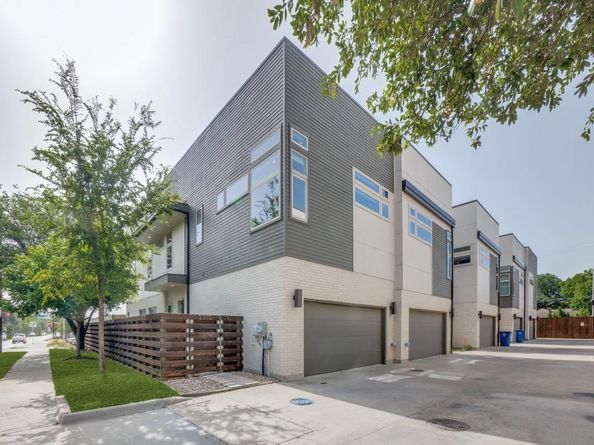 2210  Lola Court , Dallas Texas 75206