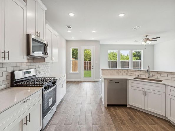 552  Hutchinson Lane , Lewisville Texas 75077