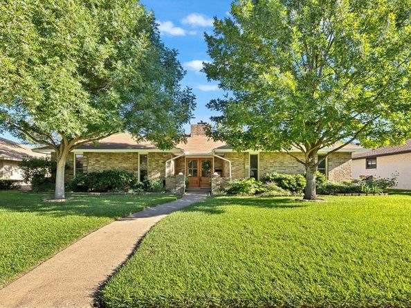 3927  High Summit Drive , Dallas Texas 75244