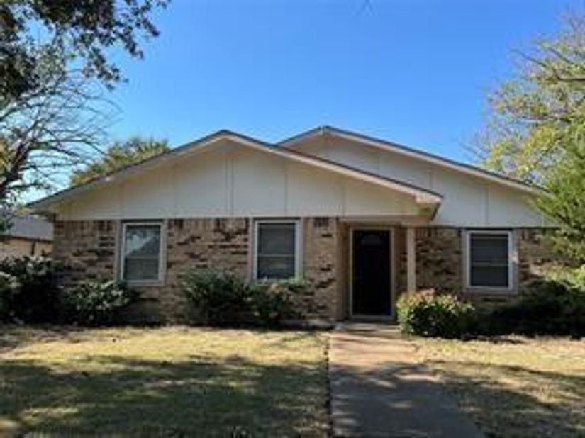 908  Cross Bend Road , Plano Texas 75023