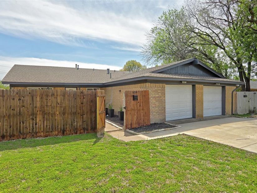 612  Royal Crest Drive , Richardson Texas 75081
