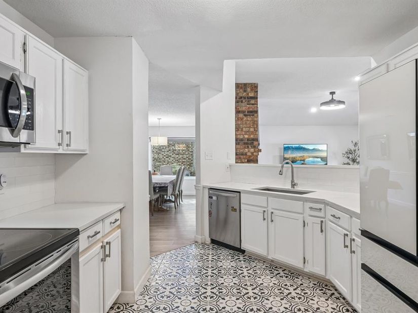 322  Valley Spring Drive , Arlington Texas 76018