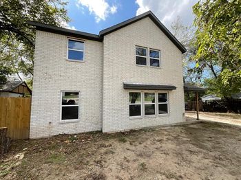 6051  Meandering Road 
