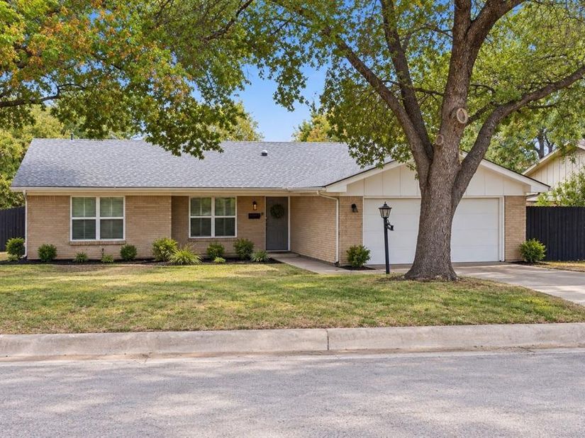 2912  Conejos Drive , Fort Worth Texas 76116
