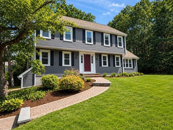 17 Hammer Hook Dr, Hanover MA 02339