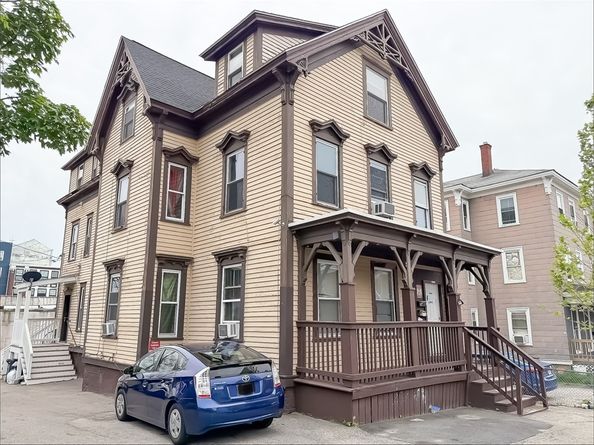 127 Austin St, Worcester MA 01609