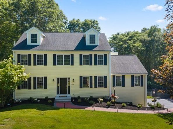 128 Memorial Dr, Shrewsbury MA 01545