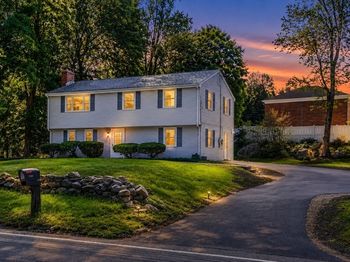 181 E Main St
