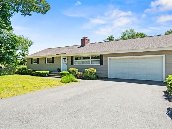 111 Hamilton St, Saugus MA 01906
