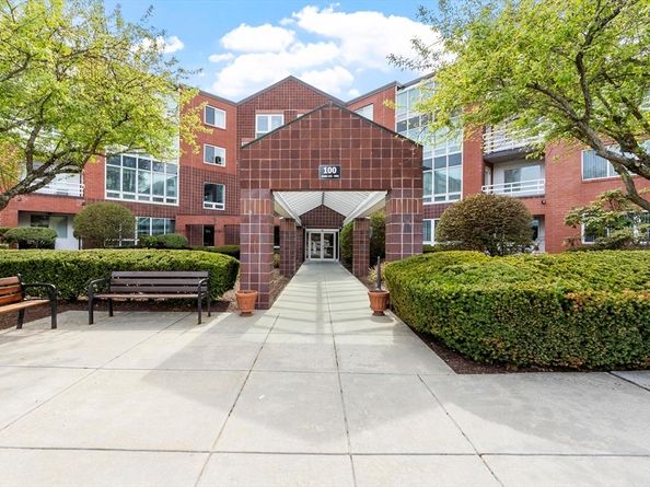 321 Place Ln 321, Woburn MA 01801