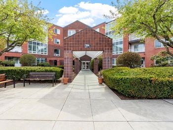 321 Place Ln