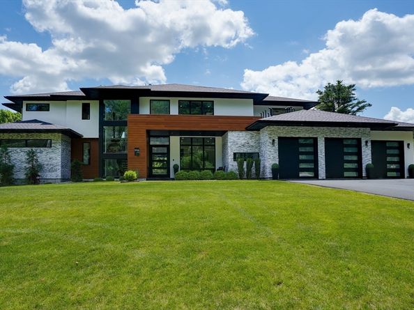 556 Middle Road, Boxborough MA 01719