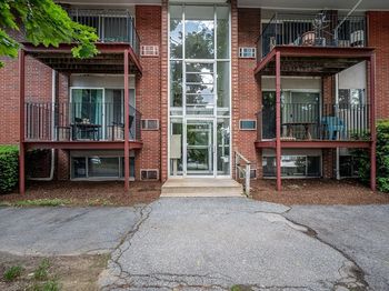 9 Longwood Dr