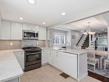 27 Billows St