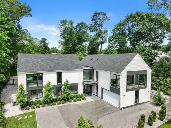 21 White Oak Rd, Newton MA 02468