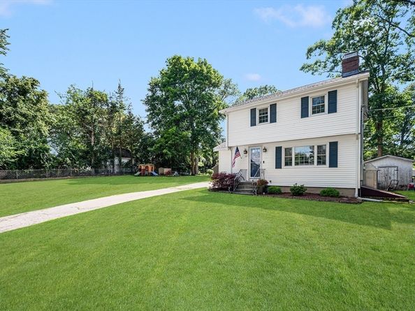 22 Clyde St, Blackstone MA 01504