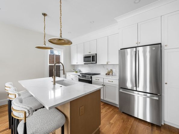 14 Harbor View St 1, Boston MA 02125