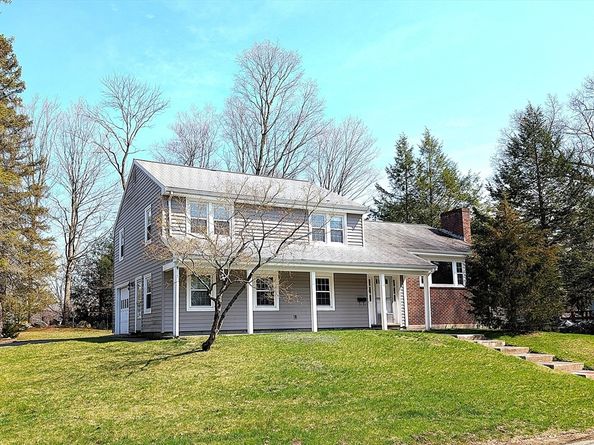 1 Louise St, Maynard MA 01754