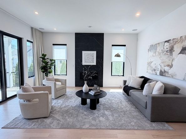338 Nevada St 338, Newton MA 02460