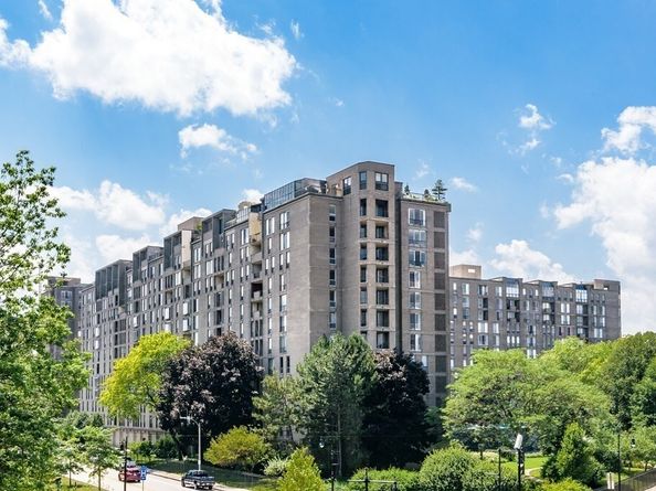 33 Pond Ave 1213, Brookline MA 02445