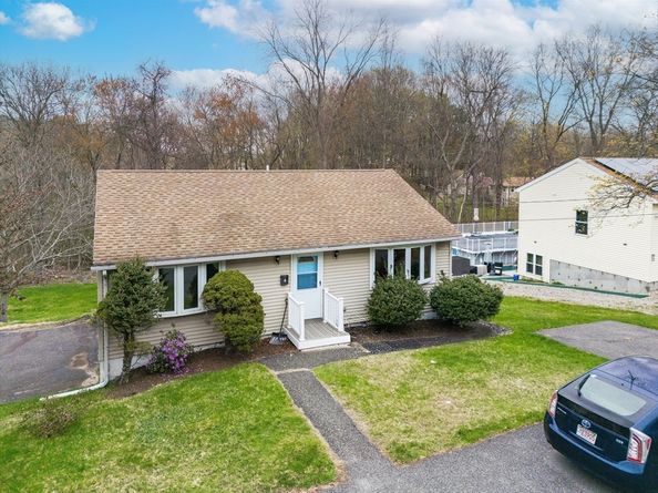 7 Leslie Lane, Millbury MA 01527