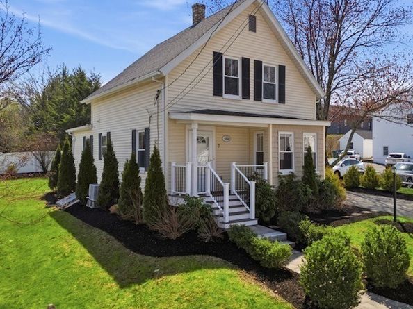 7 Cherry St, Southborough MA 01745