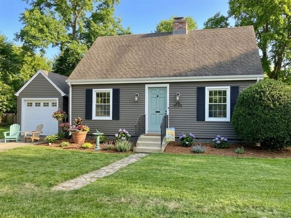 8 Birmingham Rd, Worcester MA 01606