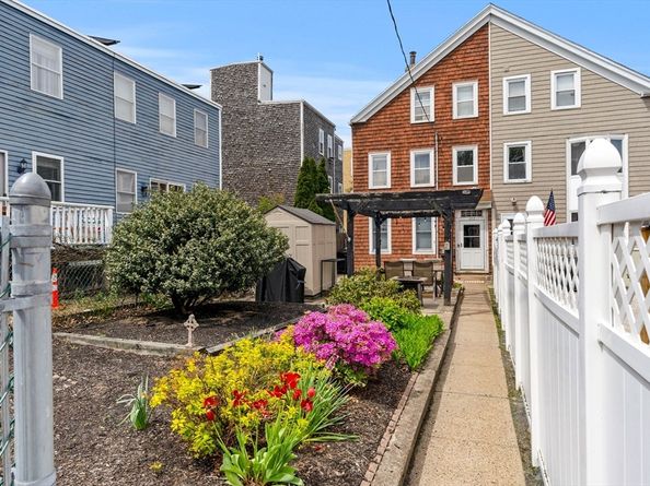 652 E 2nd St, Boston MA 02127