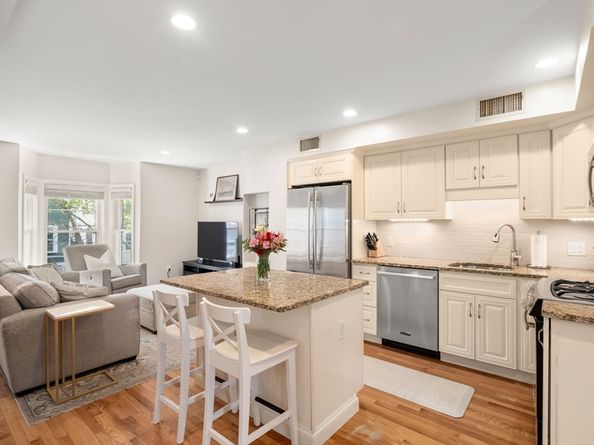 314 W 4th St 3, Boston MA 02127