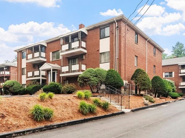 20 Colonial Drive 10, Andover MA 01810