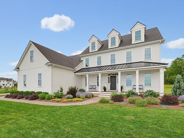 32 Bayliss Way, Uxbridge MA 01569