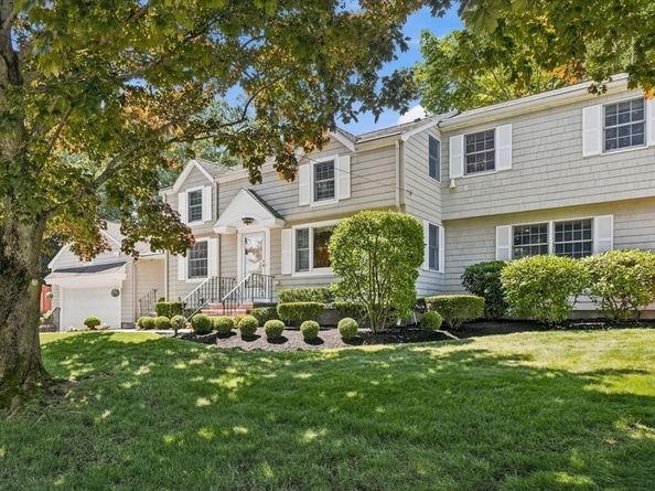 8 Emery St, Peabody MA 01960