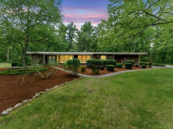 709 Walnut Plain Rd, Rochester MA 02770