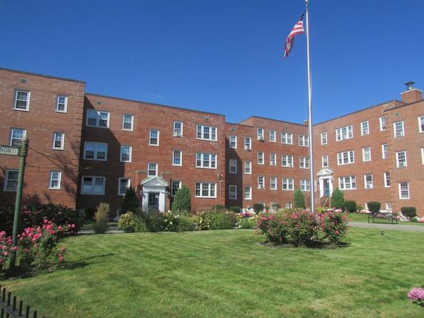 33 Lennon Ct 39, Boston MA 02127