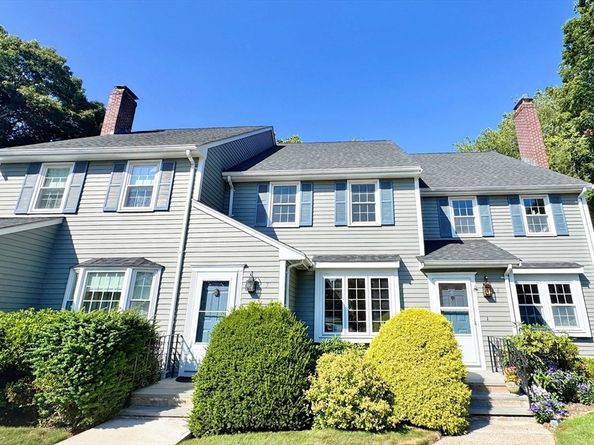 7 Washington Green 7, Walpole MA 02032