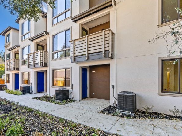 947 Woodside Road, Redwood City CA 94061