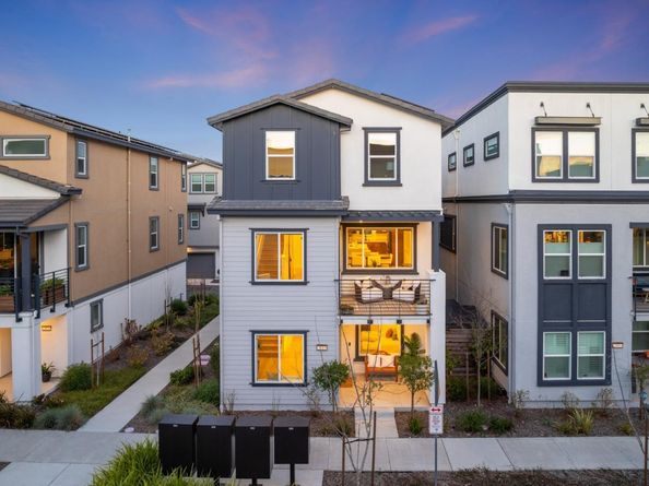 2815 Crusader Street, Alameda CA 94501
