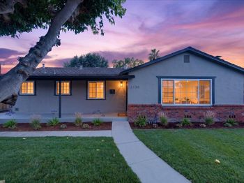 2130 Roenoke Way