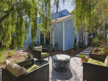 221 N Rengstorff Avenue