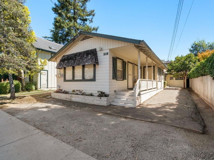 516 Capitola Avenue, Capitola CA 95010