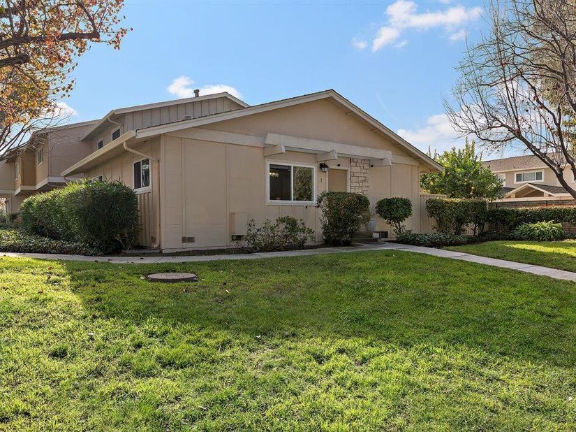 1 Comstock Queen Court, Mountain View CA 94043
