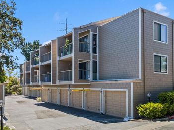 1685 Bayridge Way