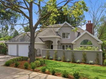 8 Almendra Lane