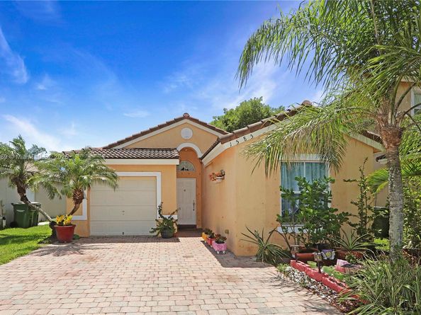 1585 SE 20th Rd, Homestead FL 33035