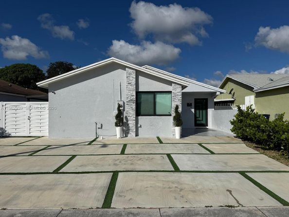 19234 SW 121st Ct, Miami FL 33177