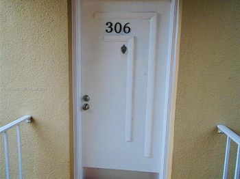 4215 N University Dr